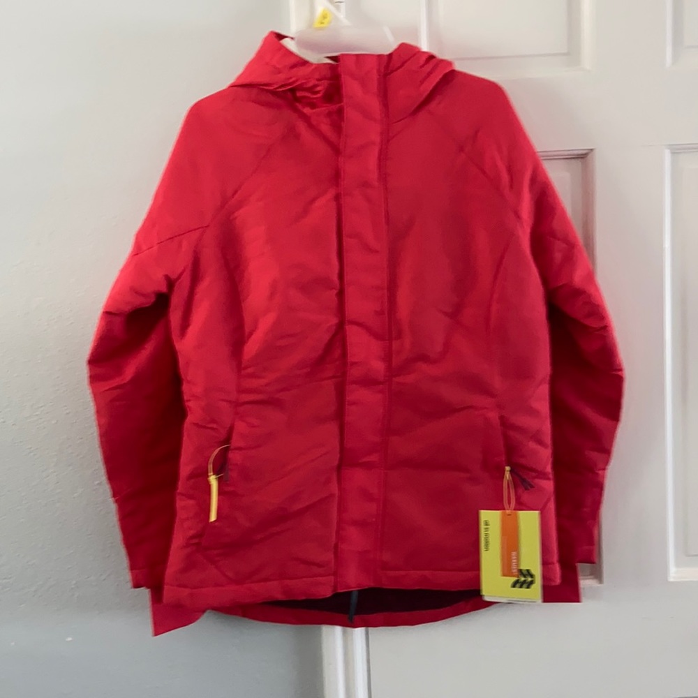 Snow jacket perfect for the upcoming weather ❄️